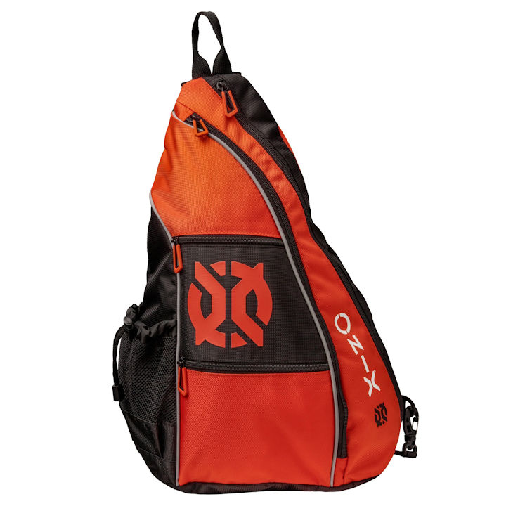 Does this bag have a hook for hanging on a fence?