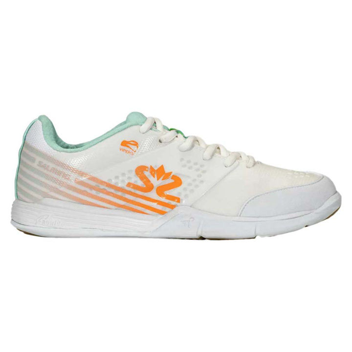 Are there any wide pickleball shoes for women