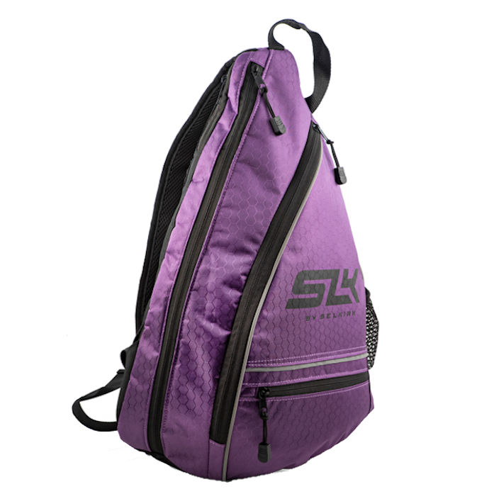 How do you connect the belt strap on this bag?